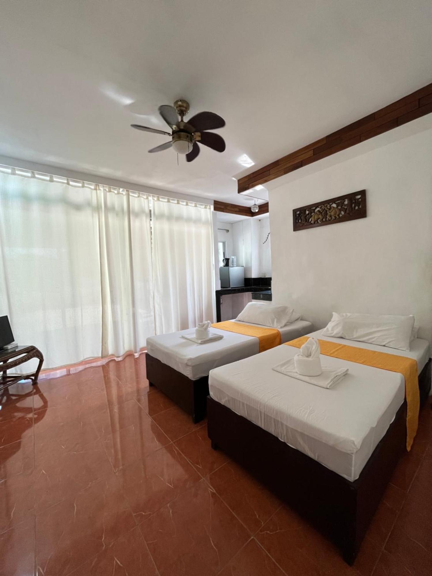 Boracay Ocean Bay Hotel Balabag  Bagian luar foto