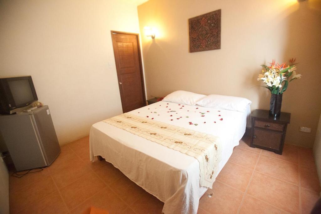 Boracay Ocean Bay Hotel Balabag  Bagian luar foto
